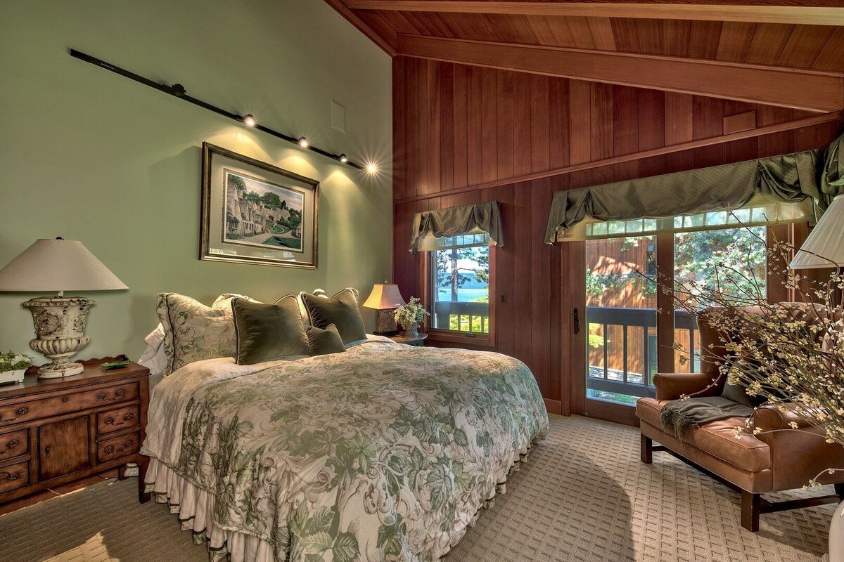 Elegant Waterfront in South Lake Tahoe luxe01 gallery image 4