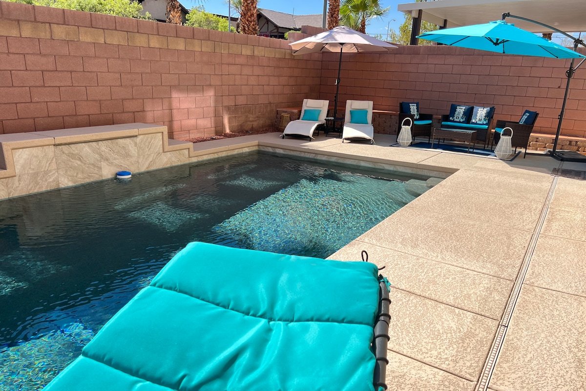 #49B Luxurious Tri-Level 6BR w/ Pool & Pool Table gallery image 5