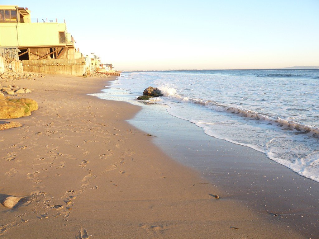 On the water! Gorgeous 3 Bdrm Home w/ hot tub gallery image 4