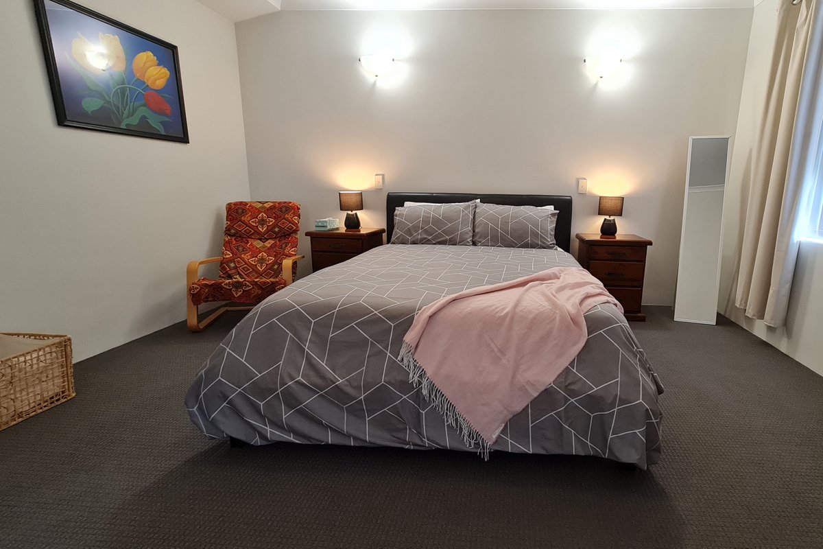 Central Vic Pk 2 townhouses 6×4+4 carparks+500mbps