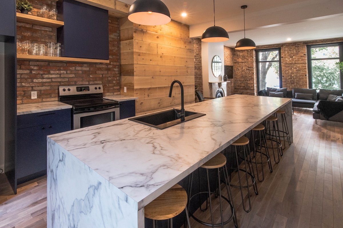 The Old New // Spacious 2000 sqft condo – Downtown gallery image 2