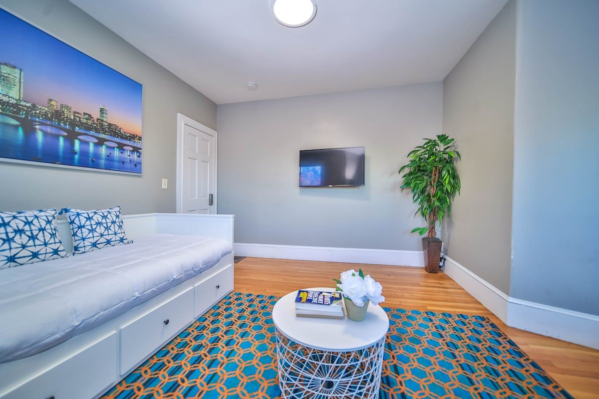 Groupstay w/firepit mins2Downtown Fenway FreePrkg gallery image 3