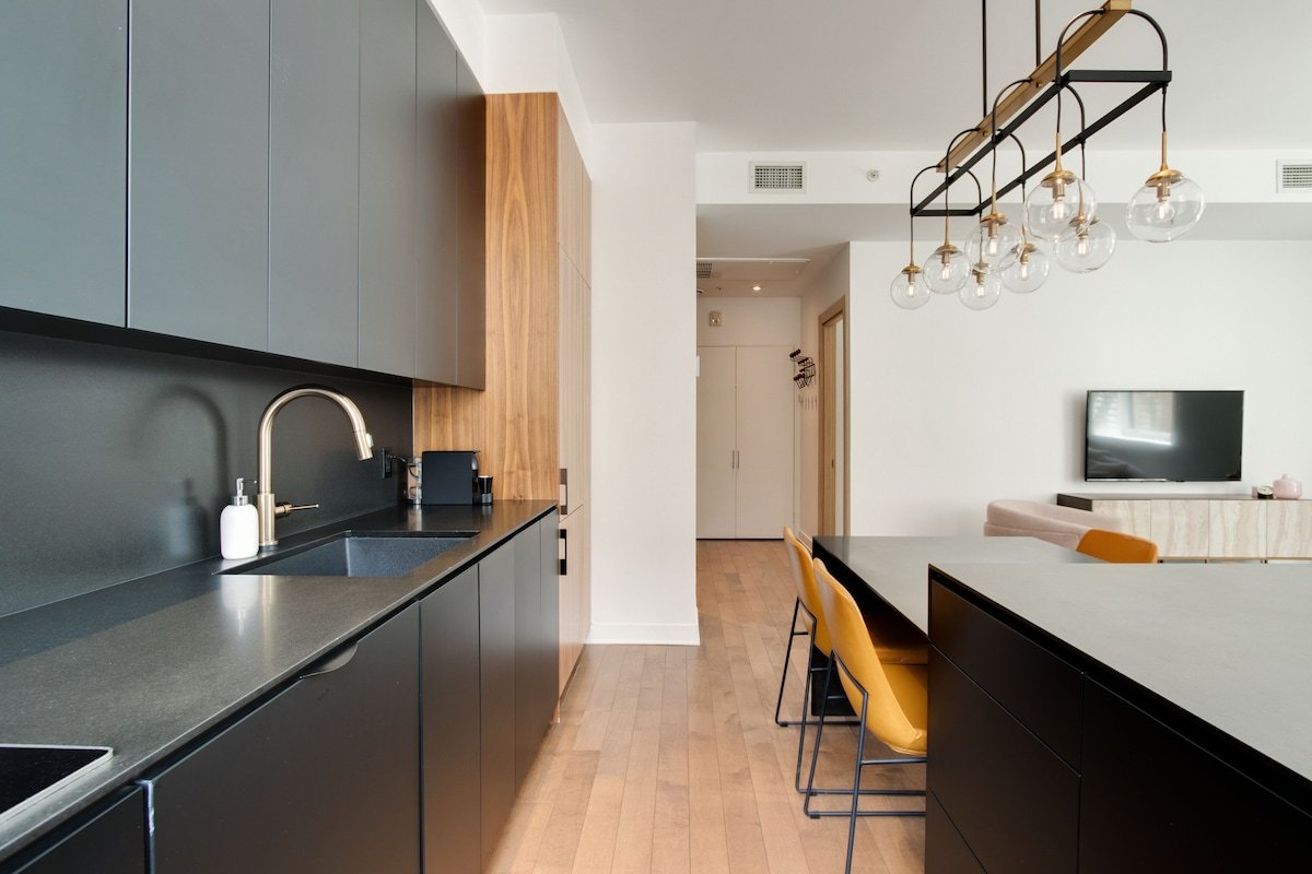 Modern And Historic – Interior Parking Included gallery image 5