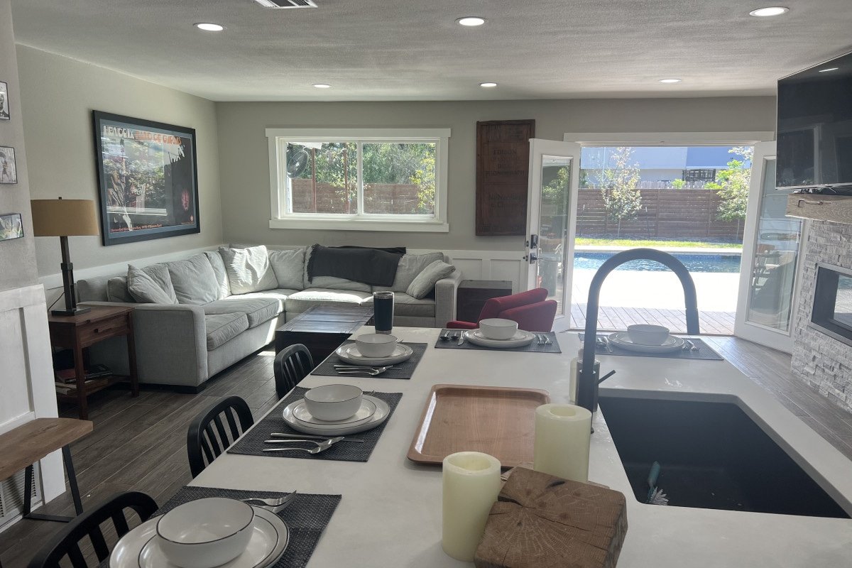 Urban Oasis – Pool Walk to Restaurants, Downtown gallery image 4