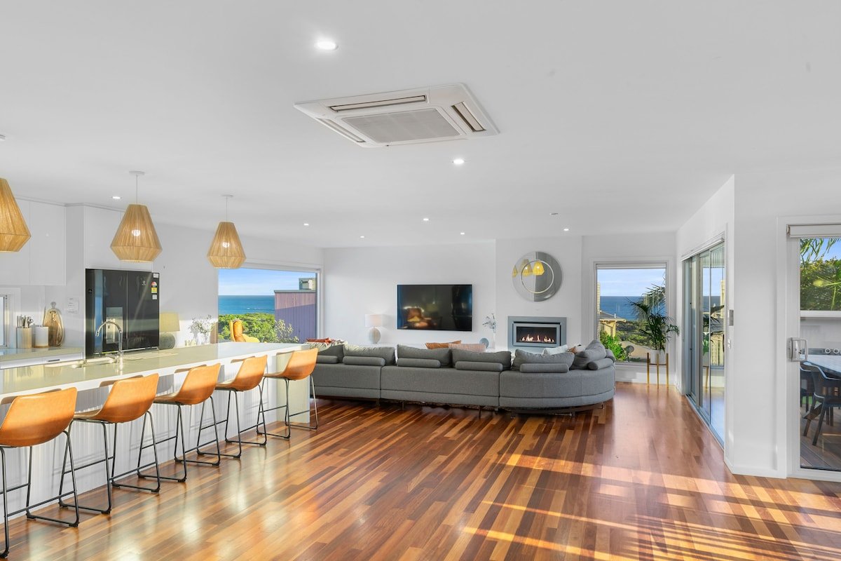 Luxurious Terrace Hideaway | Heated Pool | Views gallery image 4