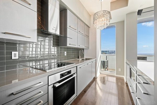 Stunning 2BR Penthouse • Awe-Inspiring Views gallery image 4