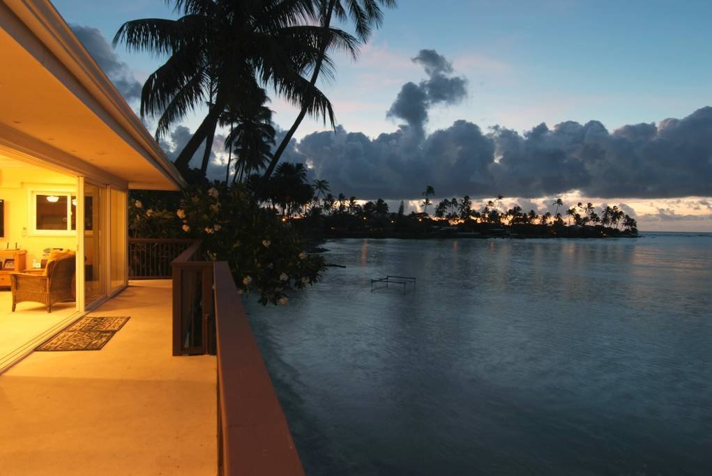 BEACHFRONT & POOL/ 4 BEDROOMS/4 BATHROOMS/JACUZZI