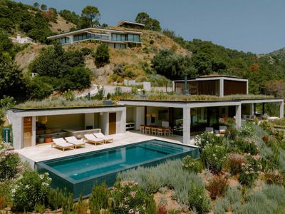 Luxury Villa with Infinity Pool & Ocean Panoramas