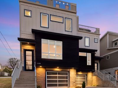 City Lights & Broadway Nights: Nashville Gem