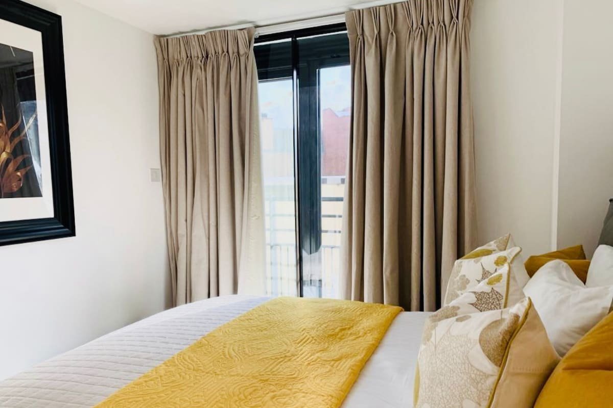 Bespoke 2 bed in Gloucester Road with car parking gallery image 5