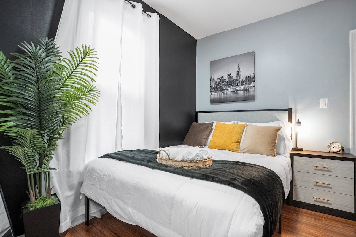 NEW | King Bed 4BR | Luxury Capitol Hill Townhouse gallery image 5