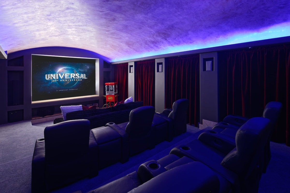 Entertainers Paradise! $6M Estate with Lagoon Pool gallery image 3