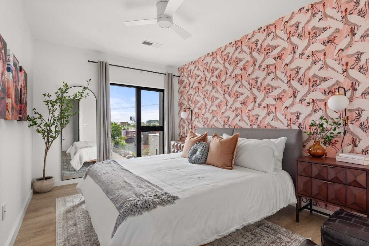 Songbird Retreat – Rock, Swim, Walk to Broadway gallery image 5