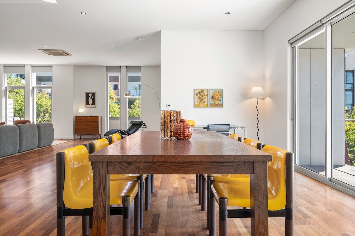 Designer Warehouse Conversion – Penthouse gallery image 3