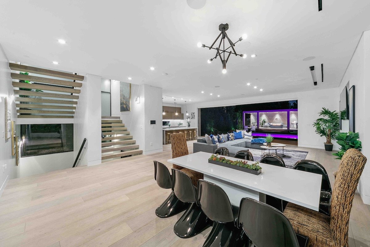 Lavish 4 Story Haven w/ Theater, Rooftop, & Suana gallery image 4