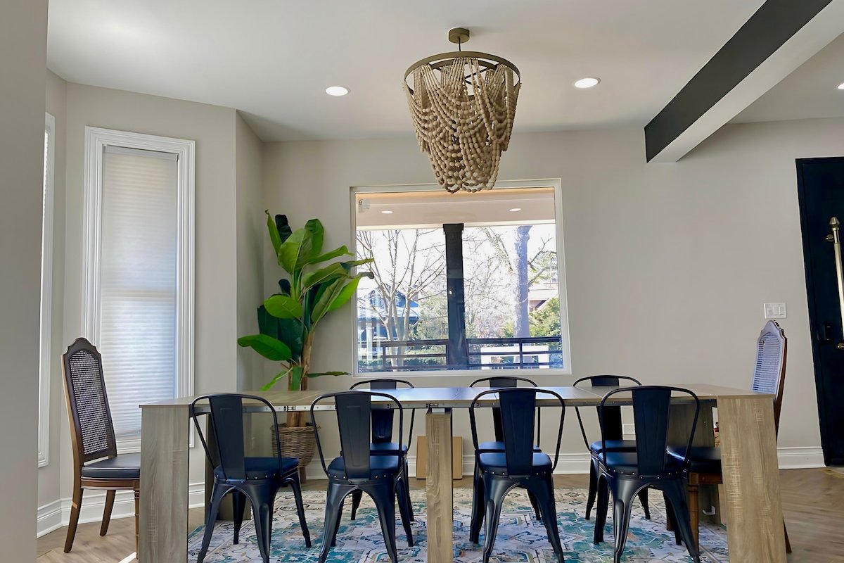 “Maison Blanc Noir” ~ Chicago Mansion w/ King Beds gallery image 4