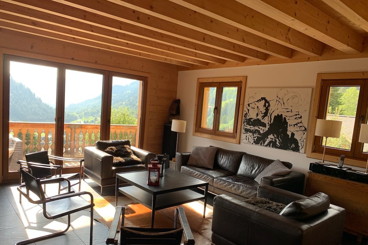 Modern 4BR Chalet | Glacier Views + Hiking gallery image 4