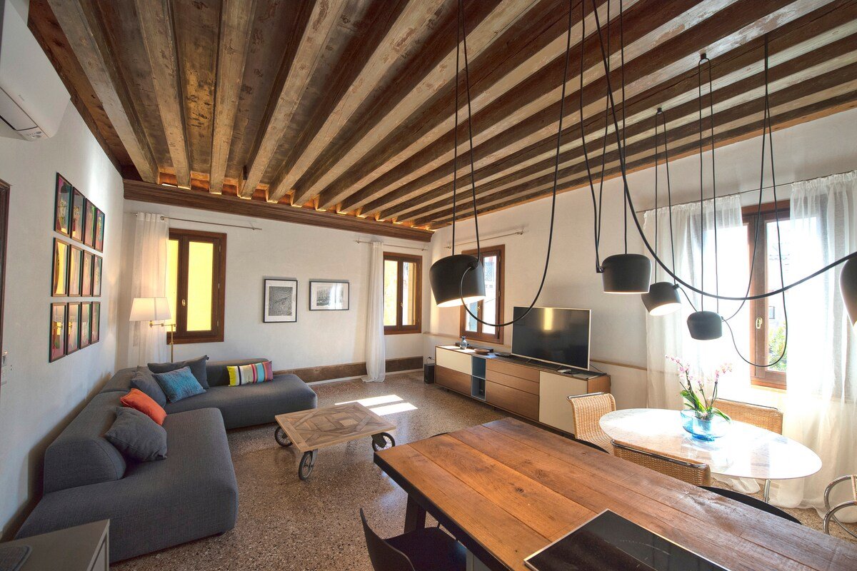 Appartamento in un magnifico palazzo veneziano gallery image 2