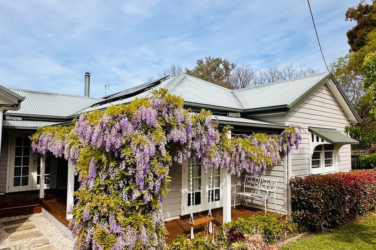 Charming country cottage gallery image 2