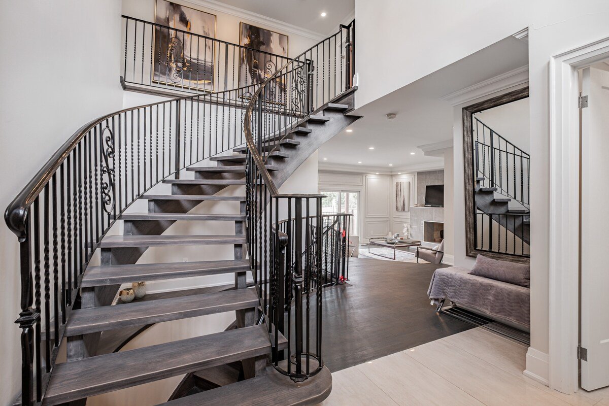 Beautiful Oasis In the city with Heated Pool gallery image 3