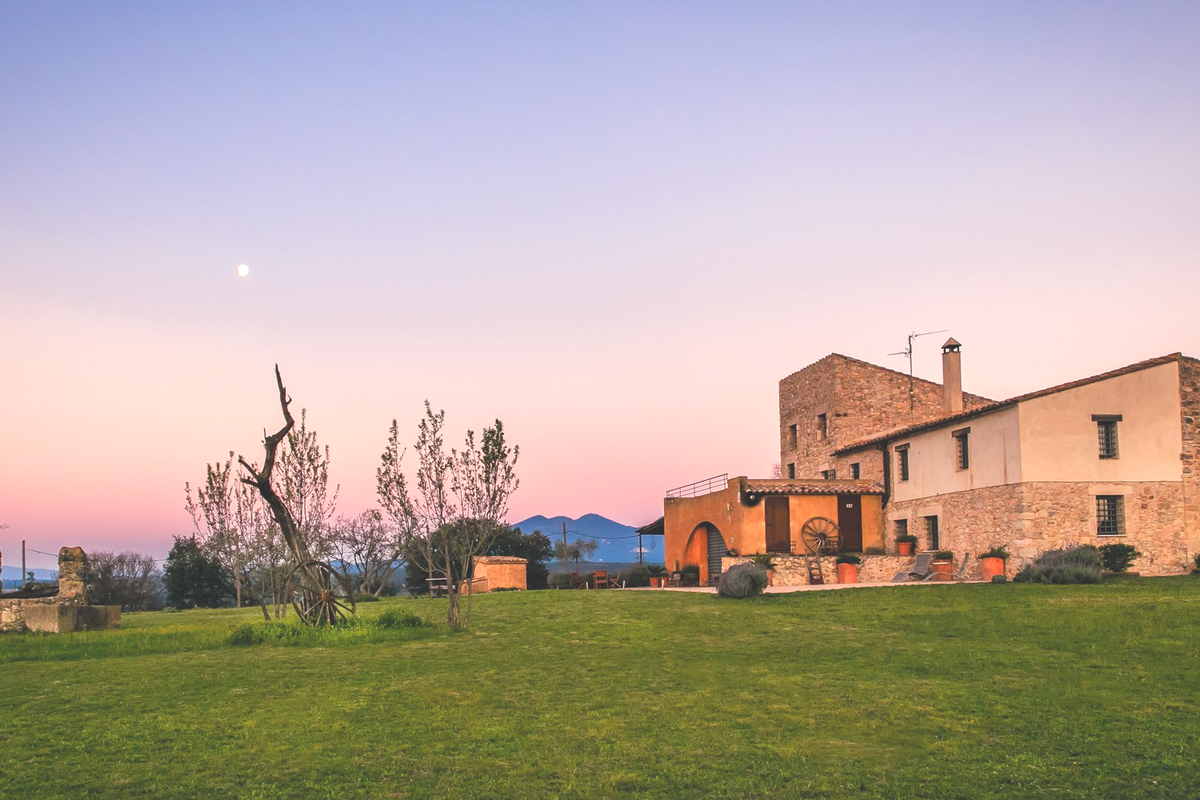 Preciosa Masía sXII en plena naturaleza • (16pax)