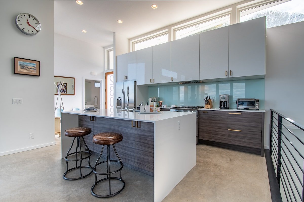 Seattle Beach House w/ Ocean & Olympic Mtn Views gallery image 5