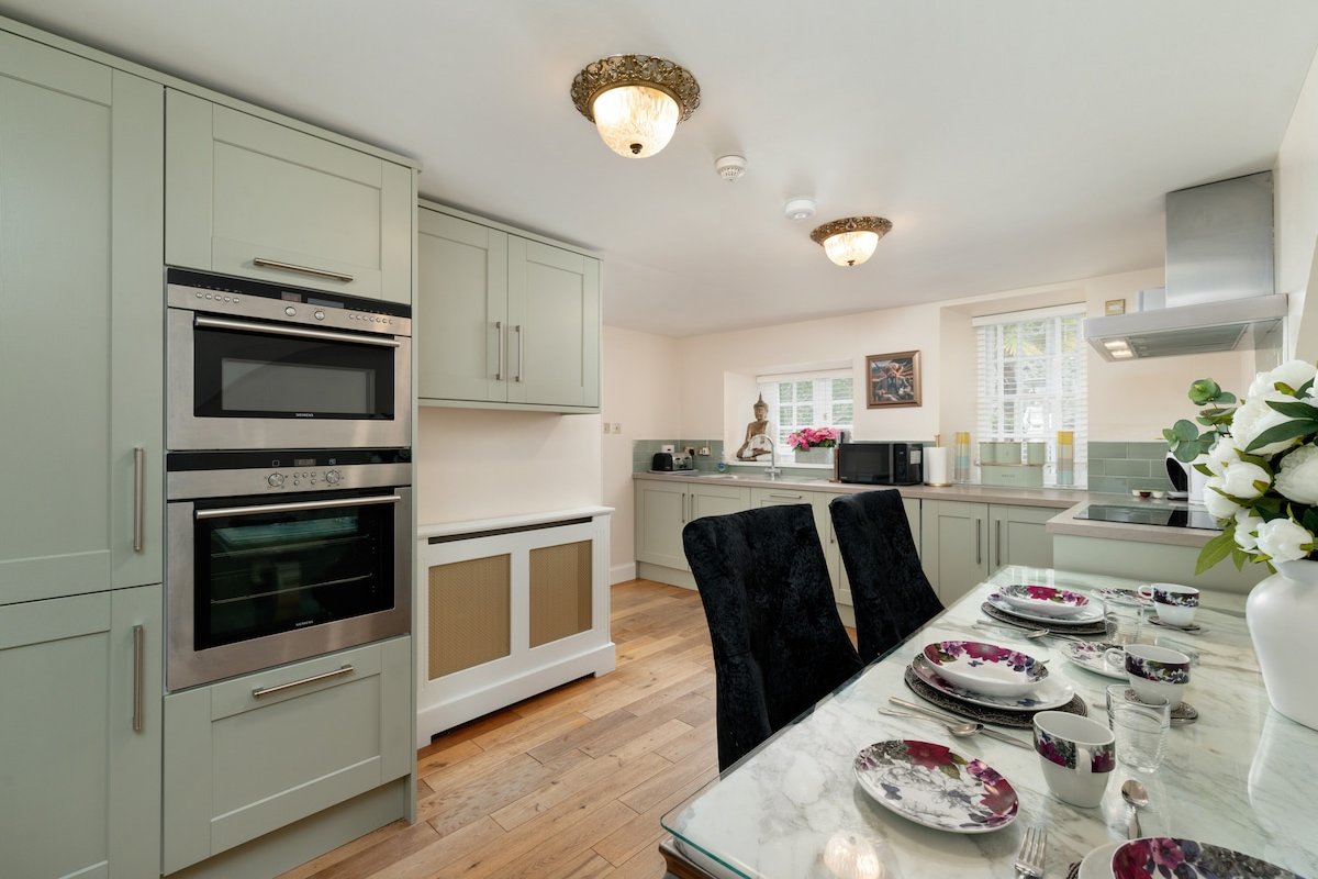 Live like a King / Queen In The City gallery image 5