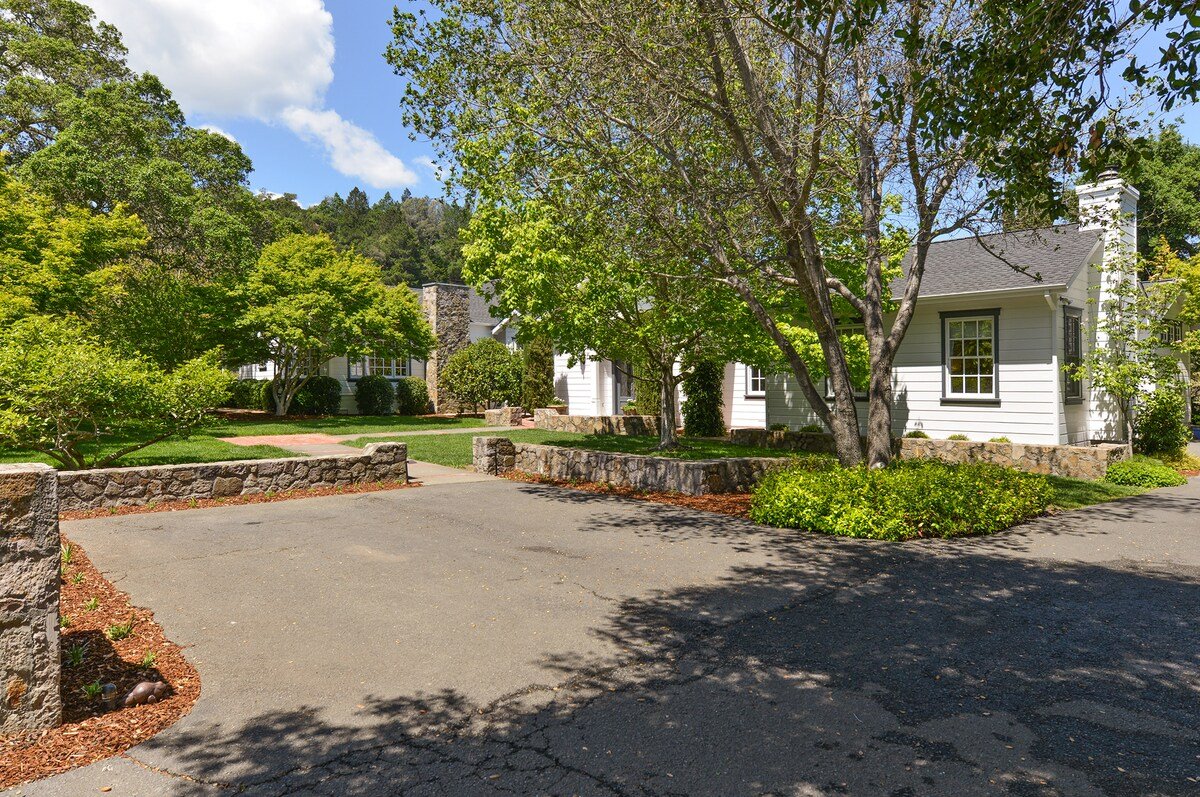 Spring Mountain Retreat gallery image 5