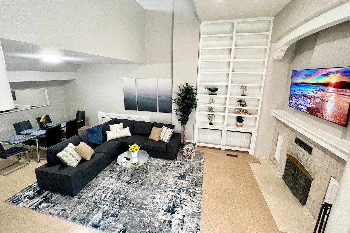 GROUP LUX in Old Town/Gold Coast (+private roof) gallery image 2