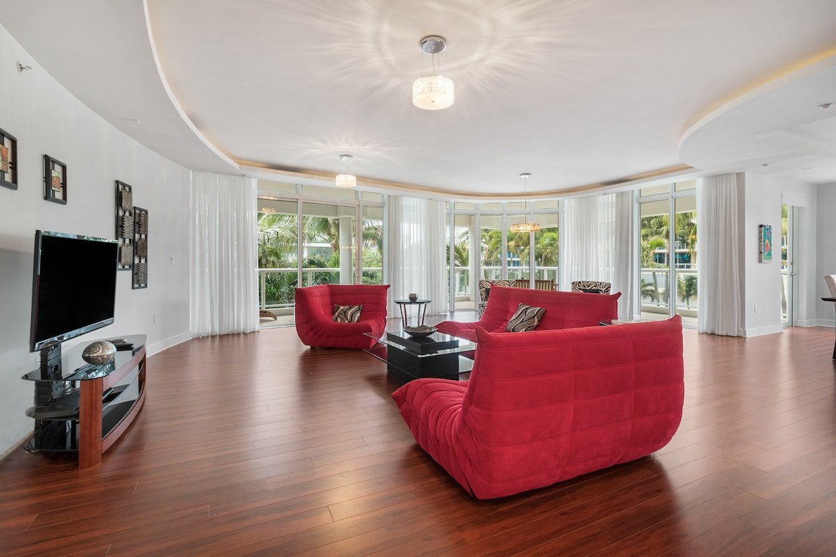 BEST BEACH LOCATION BEST AMENITIES Private Luxury gallery image 4