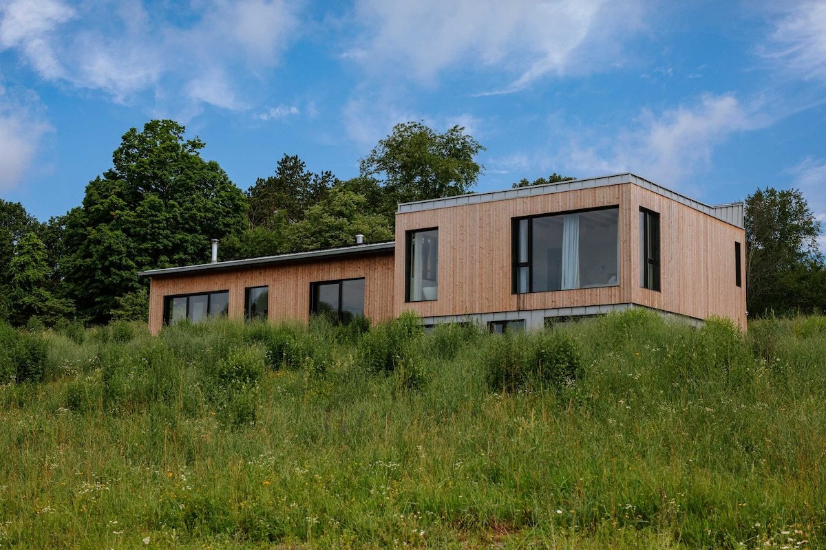 Taghkanic House: Modern Oasis | Designer | Privacy gallery image 3