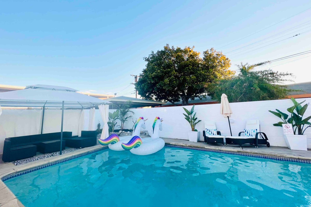 LA hidden gem, 11 min to Sofi, swimming pool