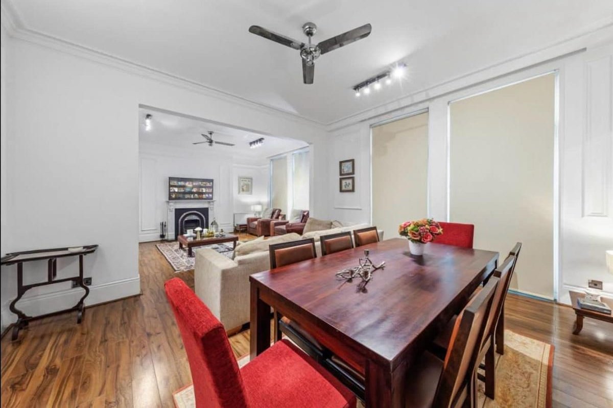 Stunning 3 Bedroom 3 bathroom Edgware Road gallery image 4