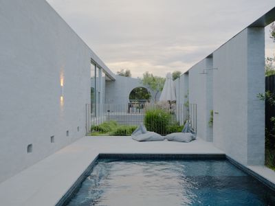 Topaz Beach House – Luxe Coastal Living with Pool