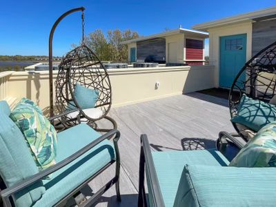 (DR79) Spacious Home, Near City, w/d Roof Deck!
