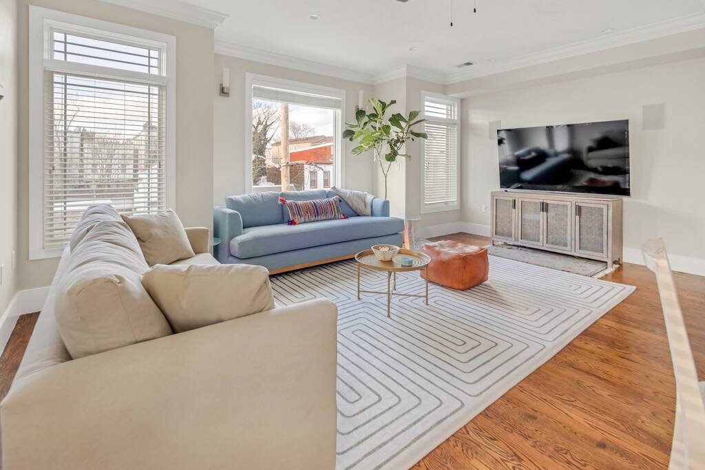 SkyHouse JC – New 3BR Apt w/ Rooftop and Parking gallery image 2