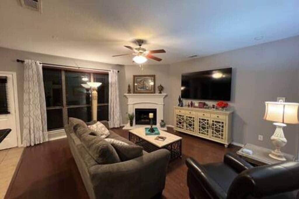 Home Theater, Game Room and Close to Everything! gallery image 4