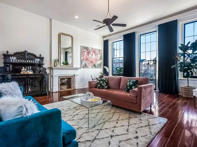 Casabianca: Elegant Flat in Historic Magazine Row