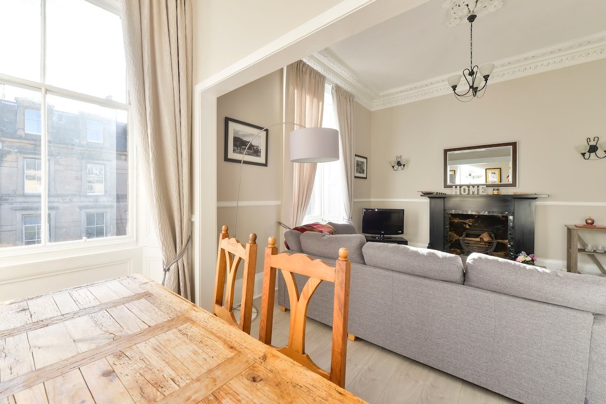 George IV Bridge – Superbly located 3 bedroom! gallery image 3