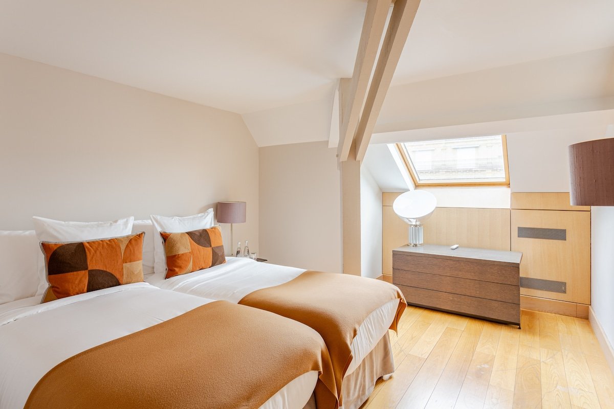 4 Bedroom Apartment Partial Eiffel Tower View gallery image 4