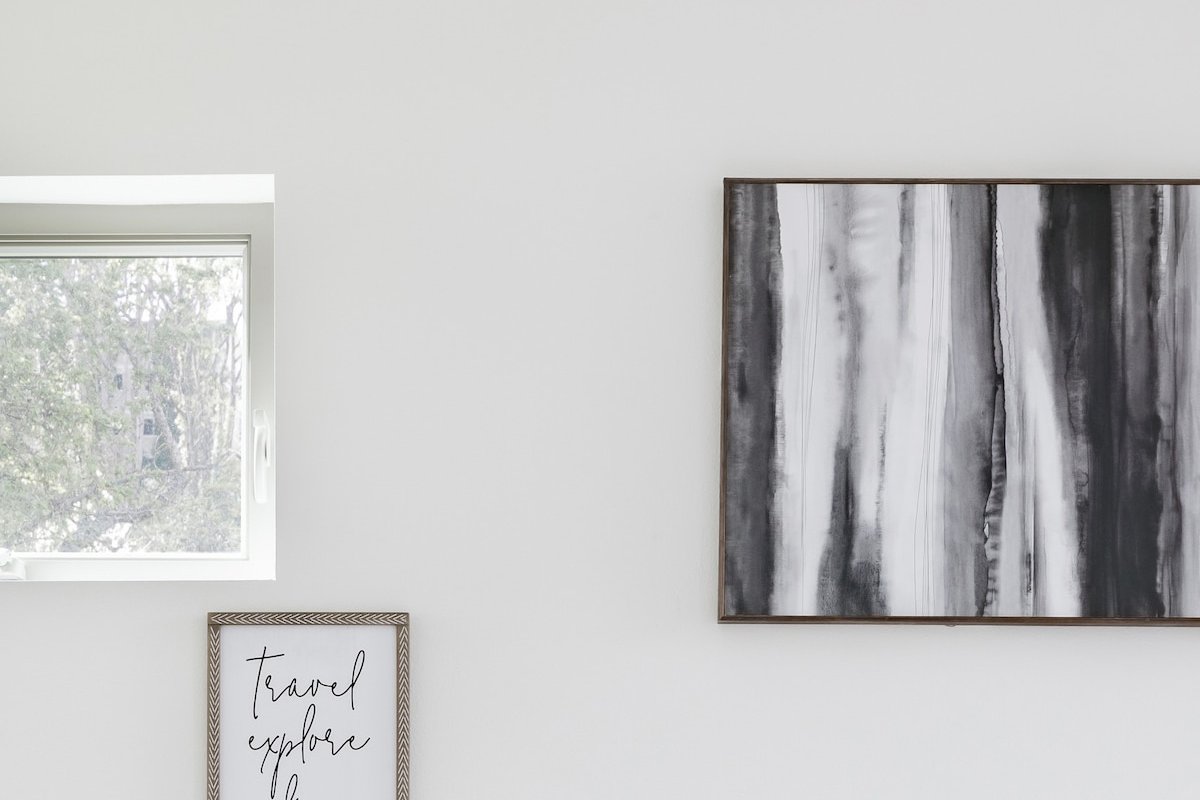 Stylish 3BR Retreat | Chef’s Kitchen+Trendy Locale gallery image 4