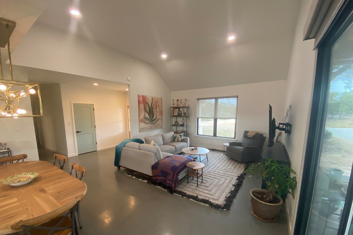 Sunset Retreat on Acreage gallery image 3