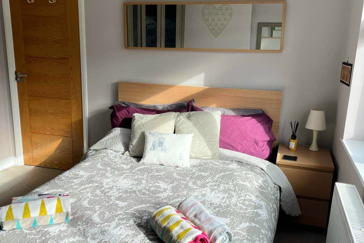 Entire 4-Bedroom Home in Hale gallery image 5