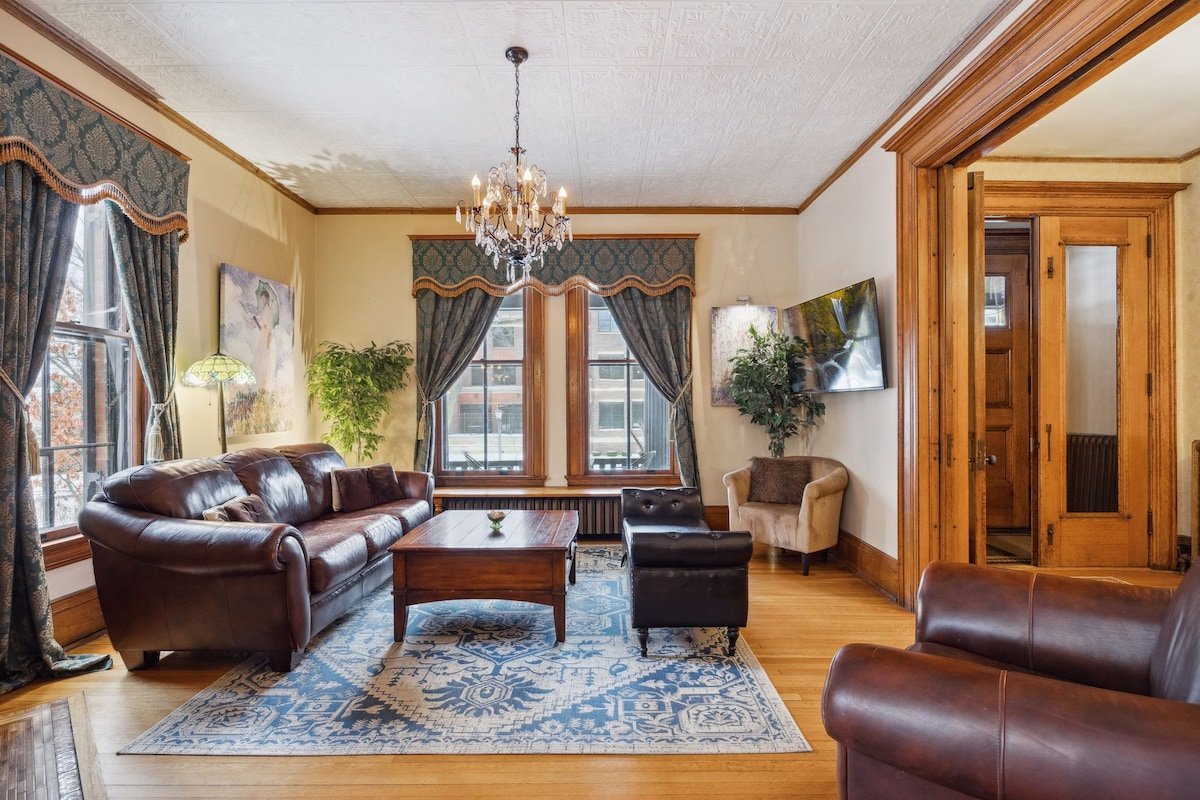 Historic District Holiday Family HQ gallery image 4