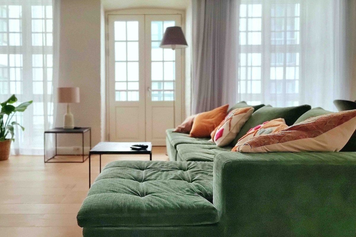 Luxury townhouse on 3 levels in the City Centre!.! gallery image 2