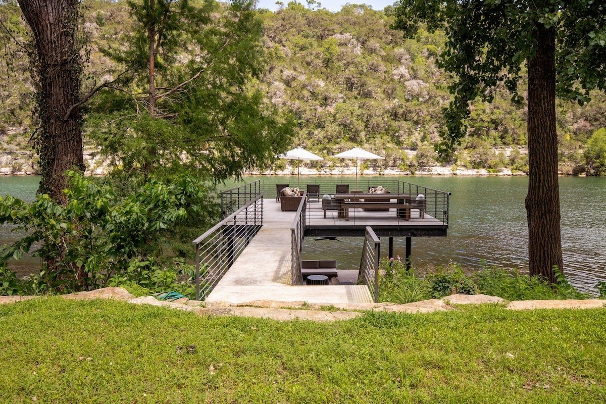Lake Austin Modern Luxury, 2 docks, sleeps 14 gallery image 4