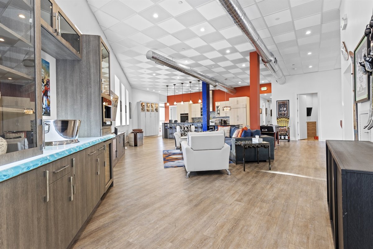 The All-Star! Deluxe Penthouse in Heart of Downtow