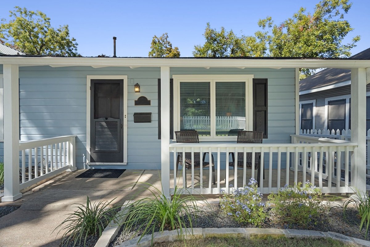 Home in HEART of SOCO! 1 block to all the action! gallery image 5