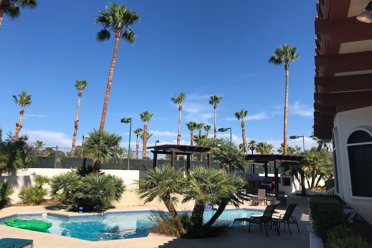 r 10beds, 5.5 bath estate. Incredible amenities! gallery image 2