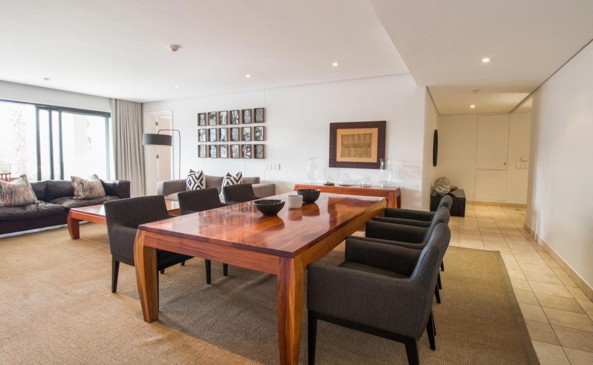 Exquisite 2-Bed waterfront living! gallery image 5